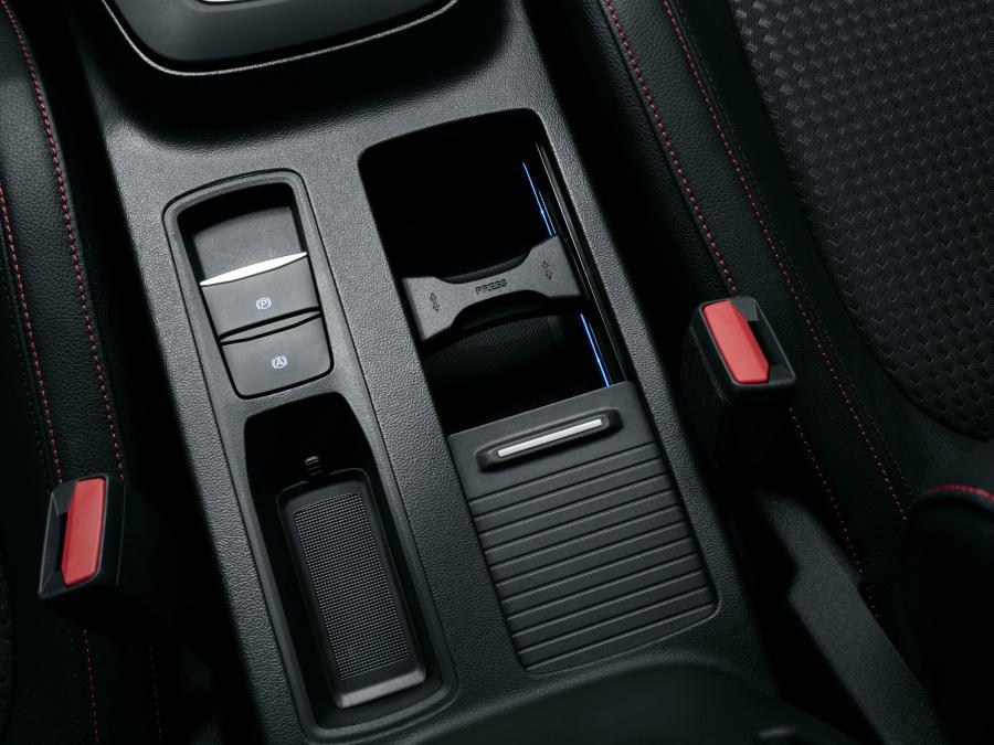 Детали интерьера Ford Focus ST-Line 2018 года  (WW) (фото 11 из 42)